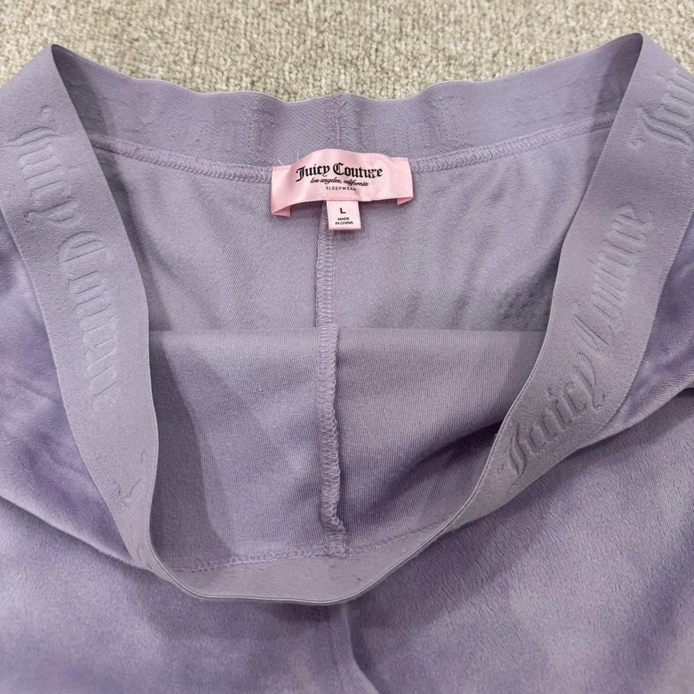 Vintage-style Juicy Couture velour shorts in lavender 💜 - Picture 3 of 4